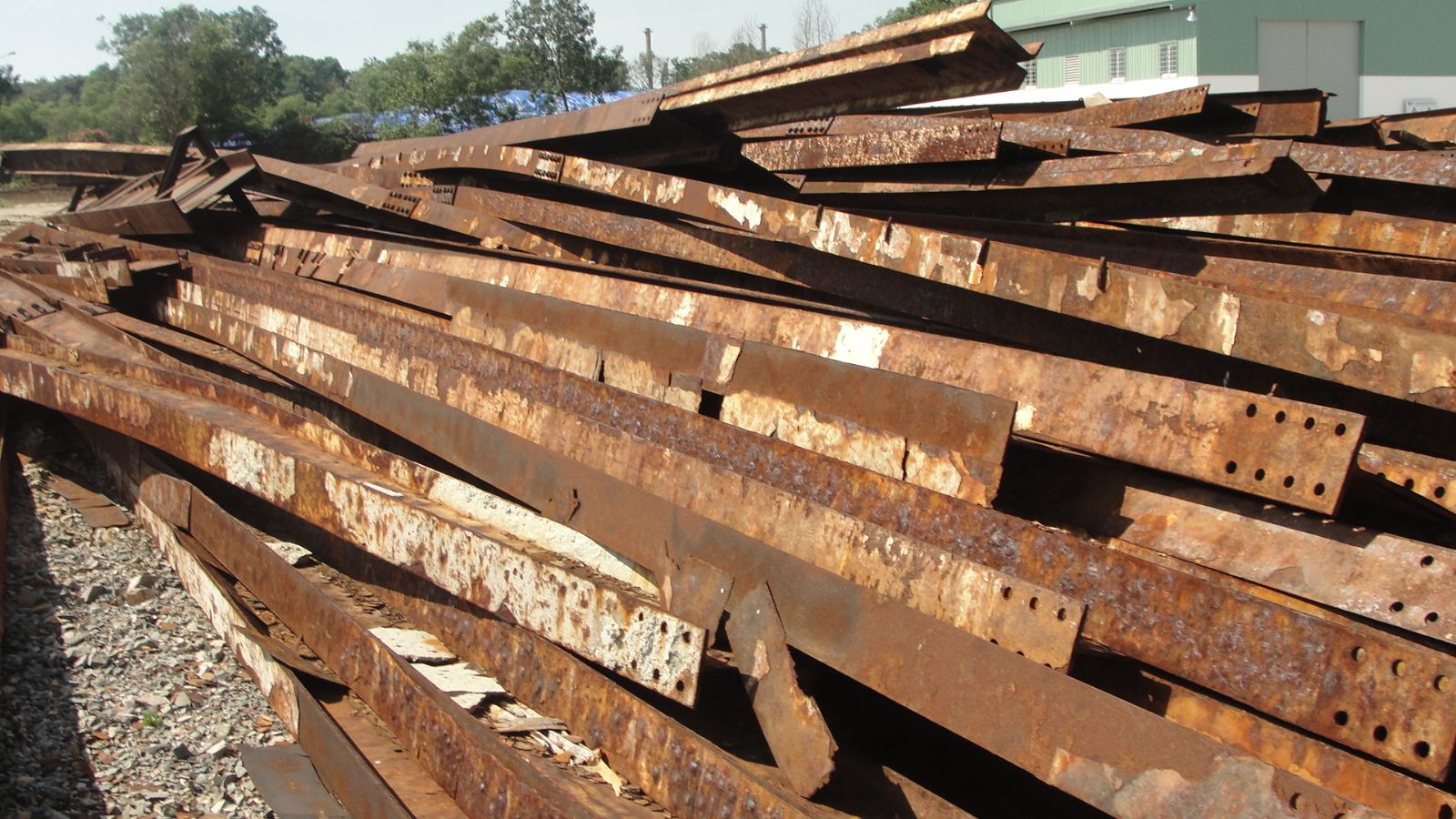 Thu Mua Sắt Thép Phế Liệu Giá Cao Tại Miền Nam