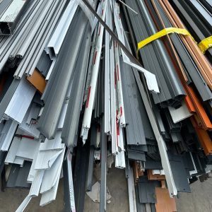 Thu Mua Nhôm Vụn Công Trình – Cân Đúng, Trả Tiền Ngay