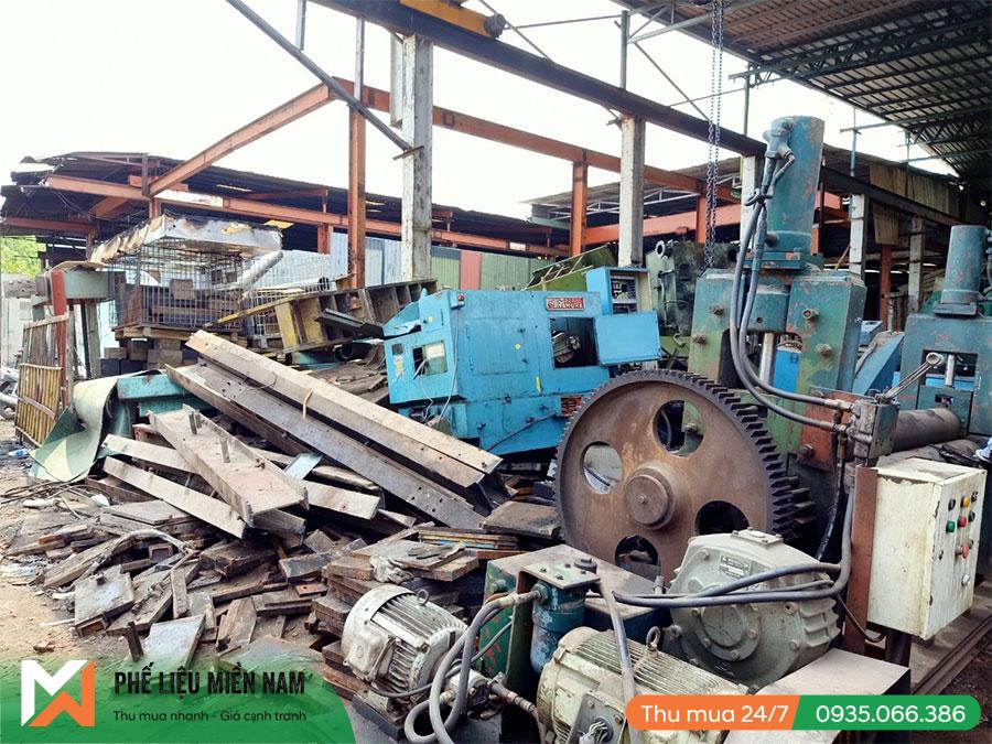 Thu-mua-may-moc-tai-nghe-an1.jpg Thu mua may moc tai nghe an1